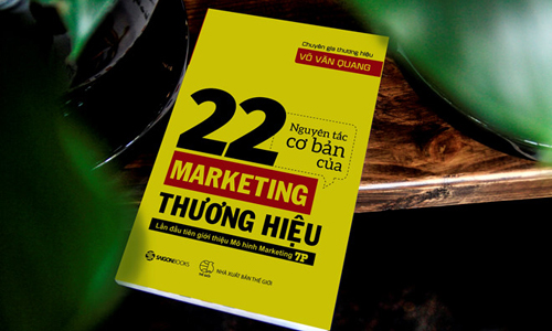 Chuyên gia giới thiệu mô hình marketing 7P qua sách mới