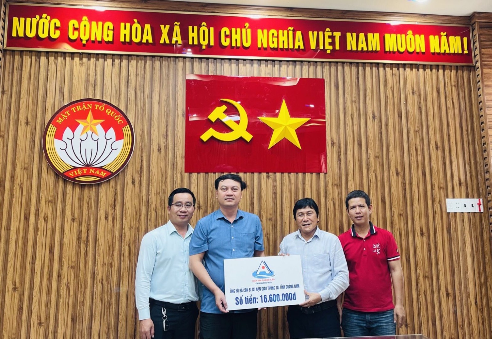 Hiệp hội Quảng cáo tỉnh Quảng Ngãi hỗ trợ các nạn nhân trong vụ tai nạn giao thông ở Quảng Nam