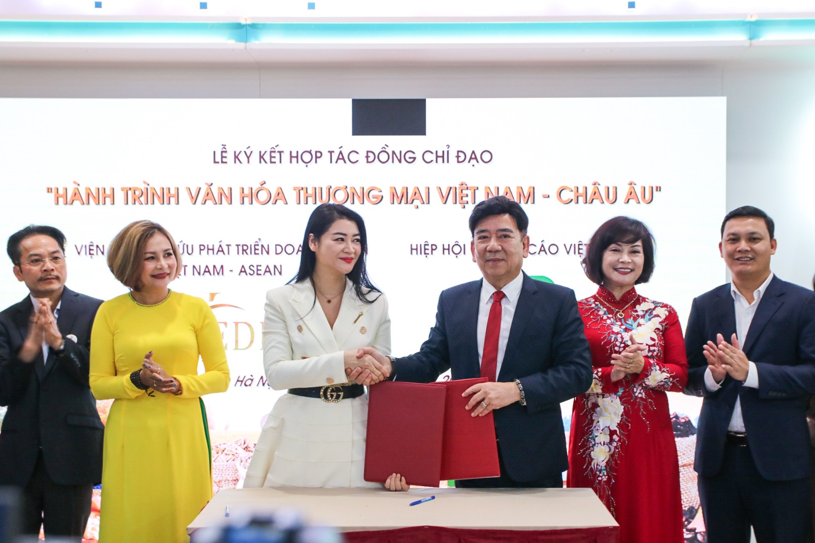 VAA ký kết với Viện Nghiên cứu Phát triển Doanh nhân VN - Asean