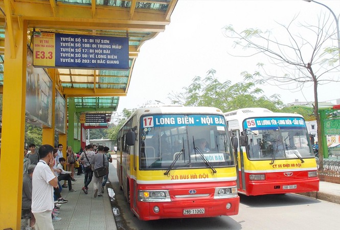 Hà Nội 'đổi' quảng cáo lấy nhà chờ xe buýt: Nhiều câu hỏi cần trả lời