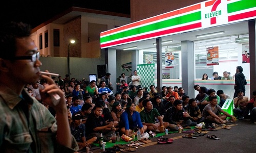 Tai sao 7-Eleven that bai nang ne o Indonesia?