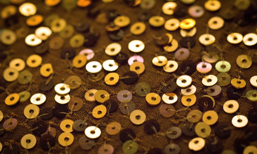 Ứng dụng chất liệu Sequin cho biển quảng cáo tấm lớn thêm phần quyến rũ