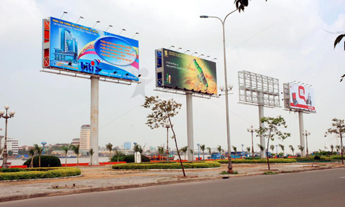 Gan 100% cong trinh quang cao ngoai troi la sai quy dinh, phai lam chui