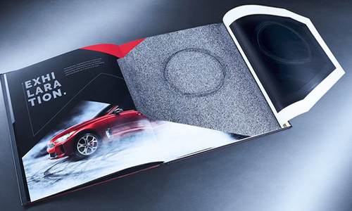 Sách quảng cáo ôtô của KIA có thể drift khét lẹt ngay trên trang giấy