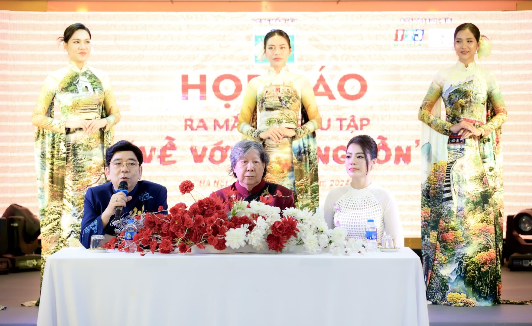 "Về với cội nguồn" - BST tôn vinh di sản văn hóa dân tộc